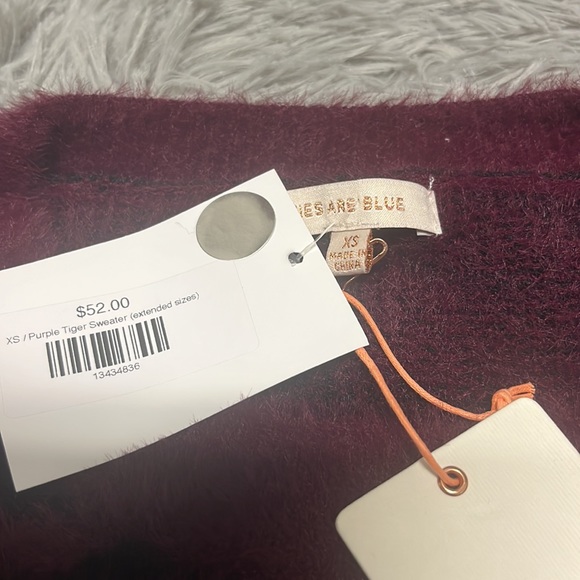 Beautiful sweater - Picture 3 of 7